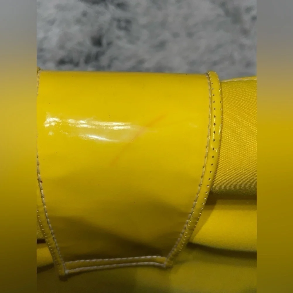Isaac Mizrahi yellow canvas and vinyl bag - Picture 7 of 8